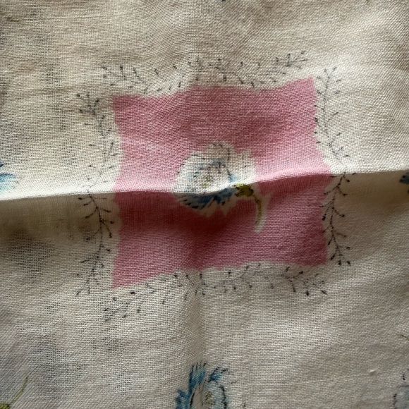 Vintage Two (2) Floral and Embroidered Cotton Handkerchief Set - Picture 9 of 9